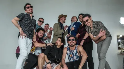 La banda tropical y urbana buscará entretener a los chilenos en casa.