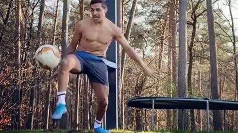 Alexis Sánchez se esfuerza como el que más en su casa en Italia