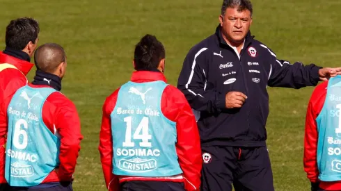 Borghi dirigiendo en la Roja