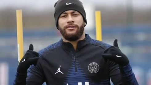 Neymar es criticado en Brasil por no respetar la cuarentena.