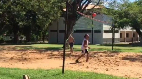 Dinho juega en la cárcel de Paraguay