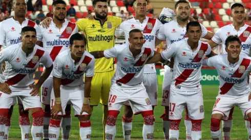 Curicó quiere césped y pelotita.