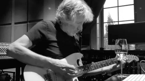Roger Waters le dio con todo a Sebastián Piñera en su versión de "El derecho de vivir en paz"