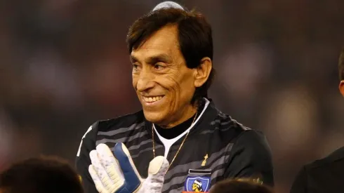 Roberto Rojas en un partido de exhibición en el Estadio Monumental