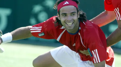 Fernando González celebrando en el césped de Rancho Mirage
