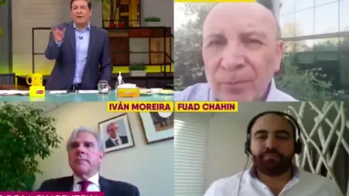 Julio César intentó arreglar los problemas de audio y pidió a Moreira cambiar de lugar para tapar la foto de Jaime Guzmán