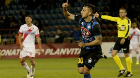 Sánchez Sotelo festejando ante Curicó Unido