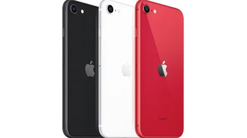 El nuevo iPhone SE viene en colores rojo, blanco y negro.