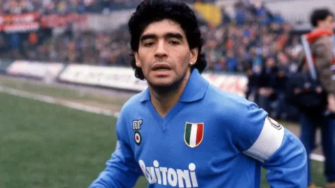 Camiseta de Maradona ayudará a paliar la crisis en Italia