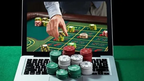 En estas plataformas se puede participar en diferentes juegos, como poker, monopolio, blackjack o la ruleta.