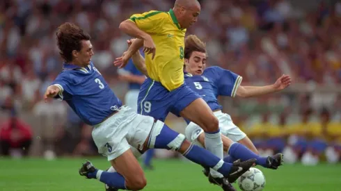 Dos monstruos para frenar a un extraterrestre.