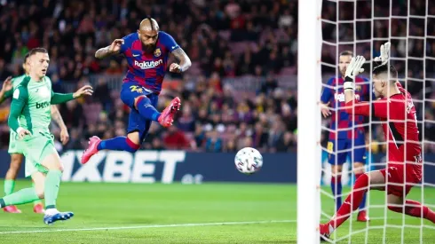 Arturo Vidal puede ingresar en la compra de Barcelona a Lautaro Martínez