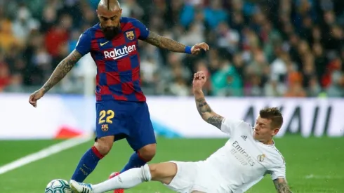 Vidal ante Kroos en el último clásico español