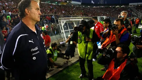 Bielsa en el último partido que dirigió en Chile ante Uruguay