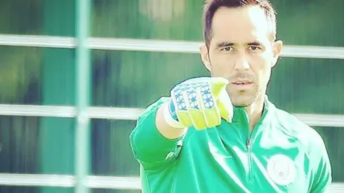 El Gato Osbén solo tuvo palabras de elogios para Claudio Bravo.
