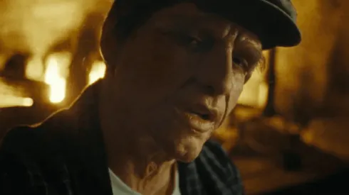 Maluma aparece completamente maquillado en su nuevo video.