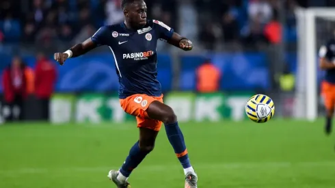 Junior Sambia, jugador del Montpellier que estuvo grave por el coronavirus, comienza a salir adelante.