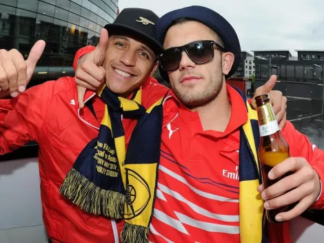 Jack Wilshere le sopla un té inglés a Alexis Sánchez