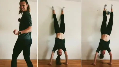 Tiane Endler se lució atajando un balón en posición invertida