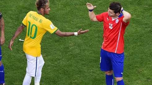 Pepe con la Roja ante Brasil.