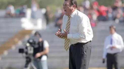 Clavito Godoy en la banca de Santiago Morning