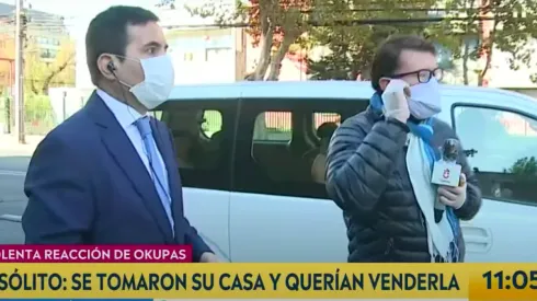 Uno de los momentos en que el equipo de Chilevisión fue agredido.