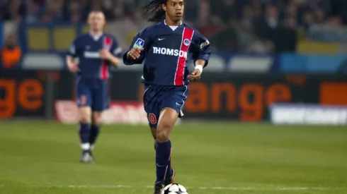 Ronaldinho en el PSG, donde compartió camarín con Martín Cardetti