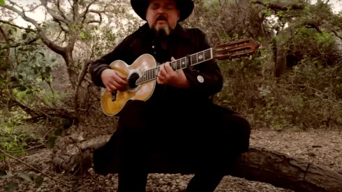 Alain Johannes revela nuevo sencillo