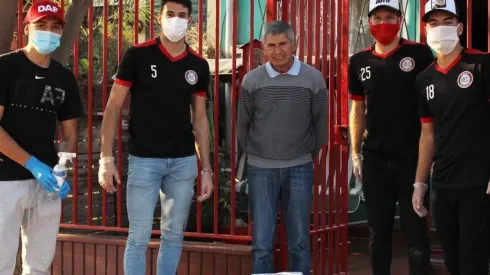 Unión La Calera regala cajas para sus adultos mayores