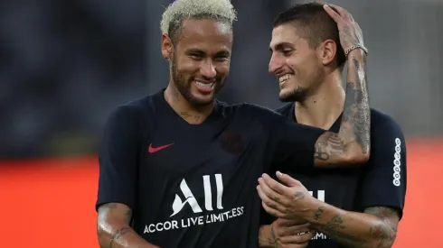 Paredes junto a Neymar