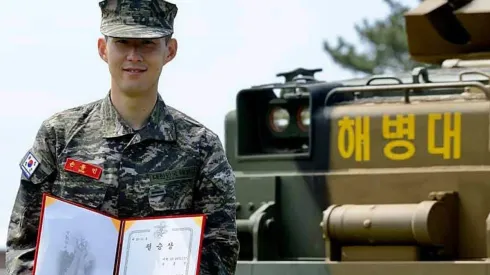 Son recibió un premio por su participación destacada