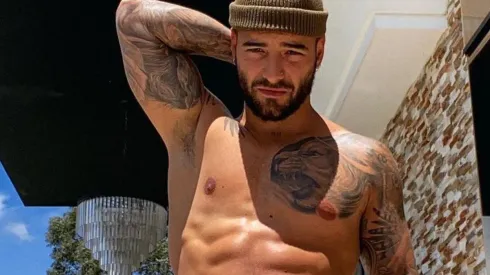 Maluma cambió su apariencia para reflejar un amor eterno en su más reciente videoclip.