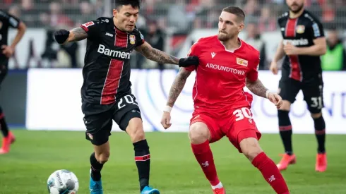 Charles Aránguiz con la camiseta del Bayer Leverkusen