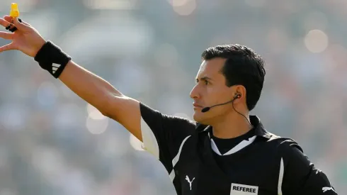 Enrique Osses en sus tiempos de árbitro