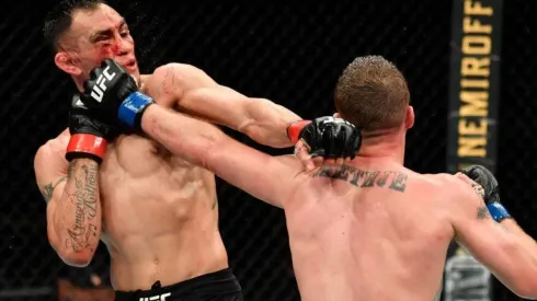 Tony Ferguson terminó con el rostro desfigurado tras caer ante Justin Gaethje