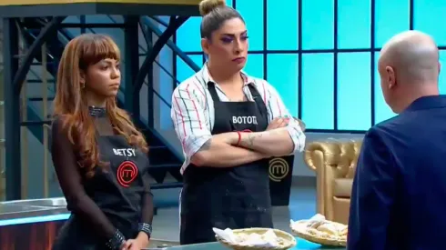 Un poco antes de que echaran a Daniela Palavecino, Betsy Camino y Botota Fox entraron en conflicto frente a los chefs.