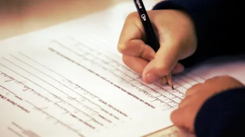 El Ministerio de Educación quiere implementar el Simce este año.