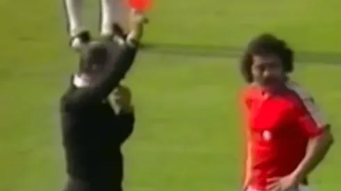 Carlos Caszely fue el primer jugador en recibir una tarjeta roja en un Mundial tras su falta en Alemania 1974