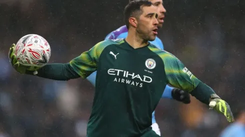 Manchester City catalogó de "héroe" a Claudio Bravo