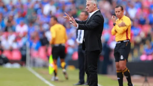 Juvenal Olmos en su paso por los Tiburones Rojos de México