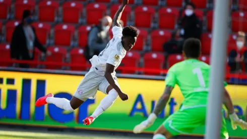 Davies se está ganando de a poco un lugar en el Bayern