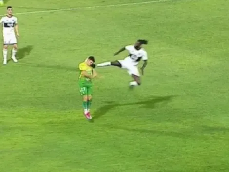 Sancionan a Adebayor por la patada criminal en la Copa Libertadores