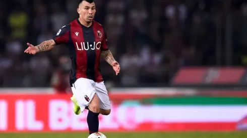 El Bologna de Gary Medel informó de un posible contagio por Covid-19 al interior del plantel