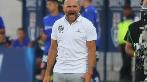 Javier Torrente en la banca de Everton de Viña del Mar