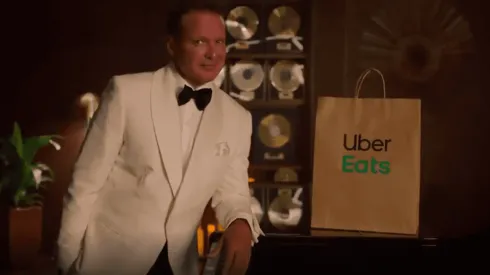 Luis Miguel en el comercial de Uber Eats.