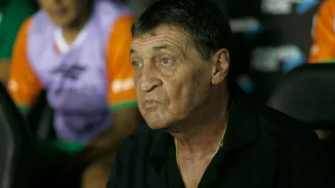 Julio César Falcioni no seguirá dirigiendo a Banfield