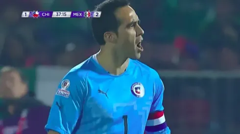 Claudio Bravo en el momento exacto en el que emplaza al público intentando despertarlos.