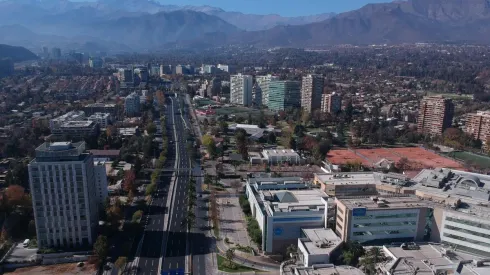 Las calles de Santiago debiesen tener poca circulación de vehiculos desde este 1 de junio.