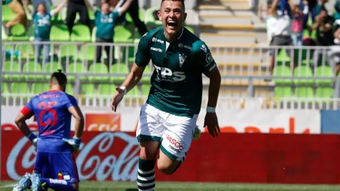 Carlos Muñoz y un nuevo gol a Johnny Herrera