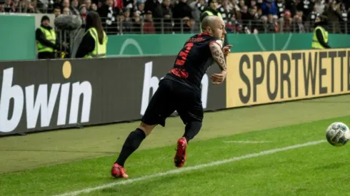 Angeliño recibió una critica de su entrenador, que le pide más compromiso defensivo